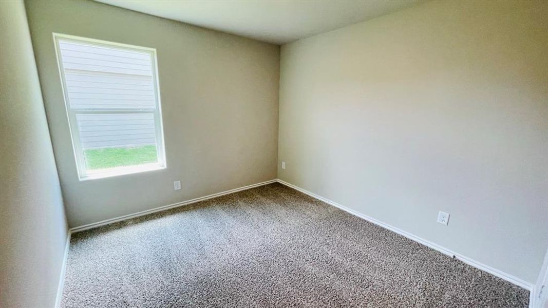 Spacious, unfurnished interior of a new home in Sunnycreek, Fort Worth (Image 9).