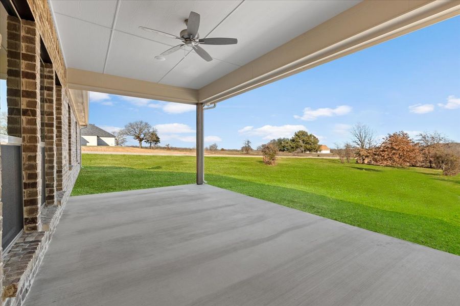 Exterior details and patio area of a home in Honeysuckle Ranch, Paradise (Image 3).