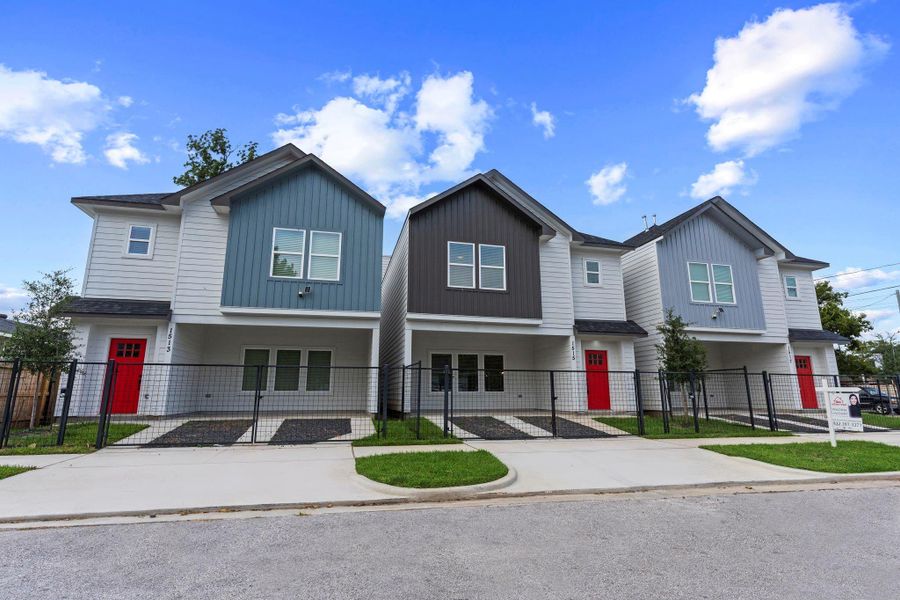 Front exterior of a new home in , Houston, TX, highlighting curb appeal (Image 23). Front exterior of a new home in , Houston, TX, highlighting curb appeal (Image 23).