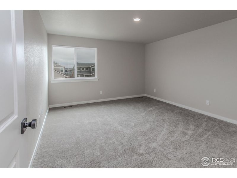 Spacious, unfurnished interior of a new home in Promontory Point, Greeley (Image 24).