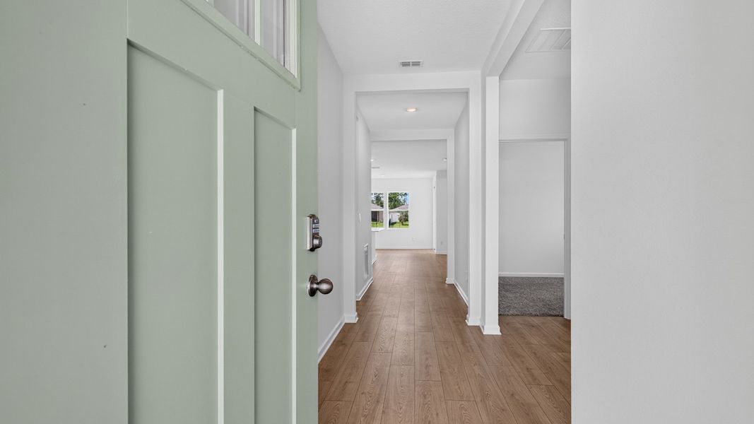 Representative unfurnished interior of a home built from the Alden by D.R. Horton in Broward Key, Jacksonville (Image 10).