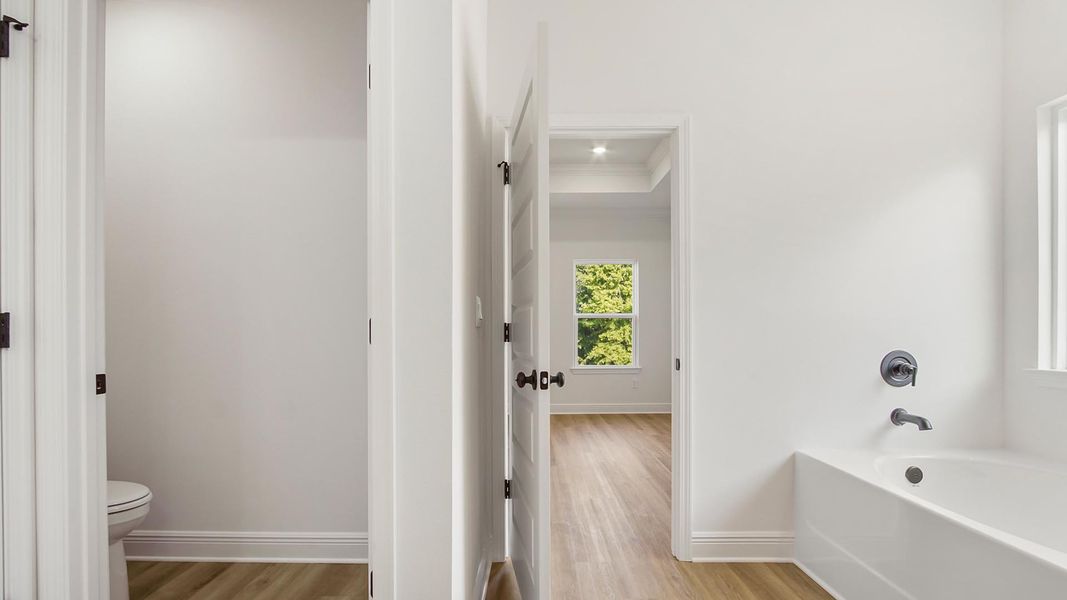 Spacious, unfurnished interior of a new home in Owl's Head Farms, Freeport (Image 31).