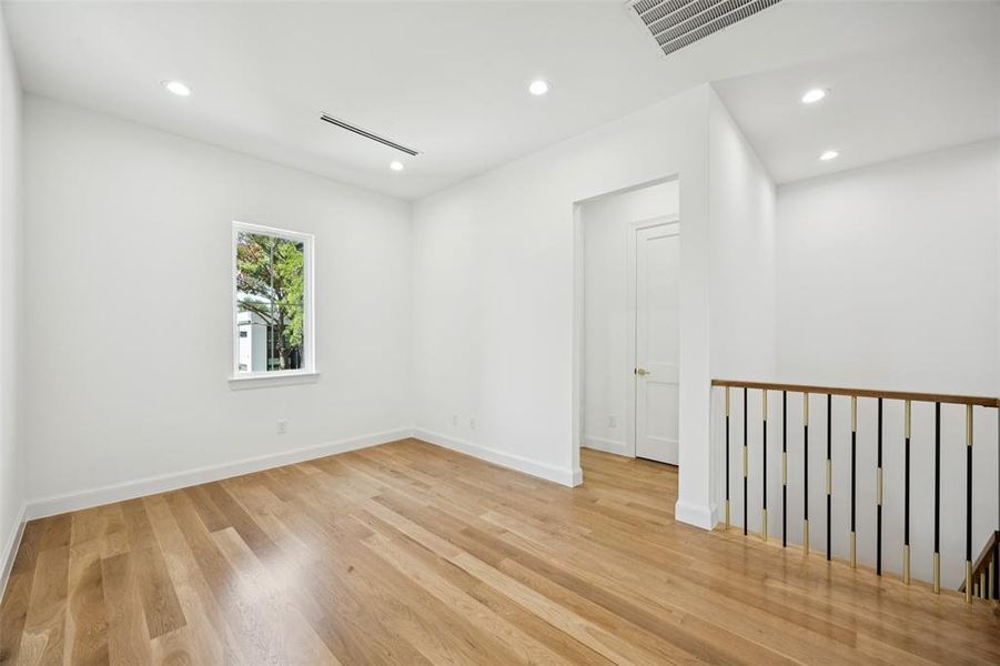 Spacious, unfurnished interior of a new home in , Dallas (Image 35).