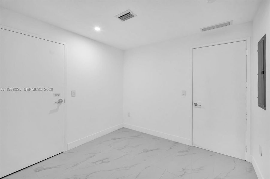 Spacious, unfurnished interior of a new home in Aria Reserve, Miami (Image 27).