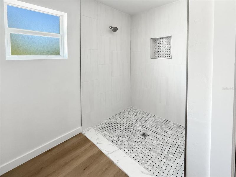 Spacious, unfurnished interior of a new home in , Port Charlotte (Image 9).