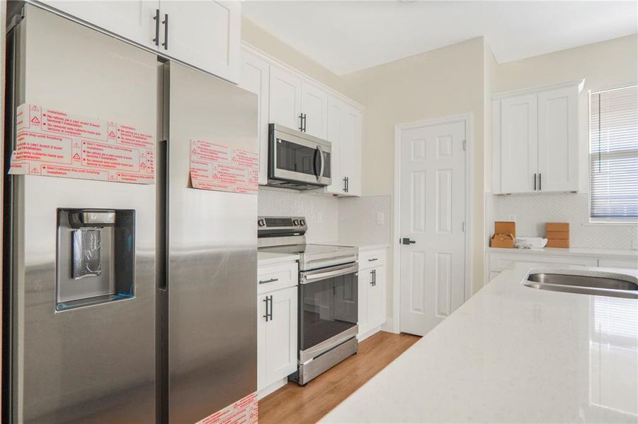 Furnished interior view inside a new home in , Ocala (Image 8).