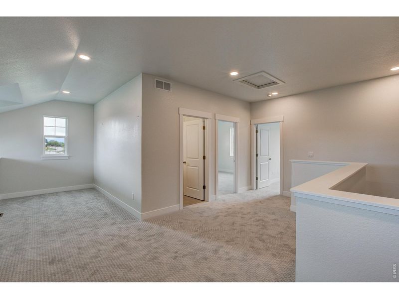 Spacious, unfurnished interior of a new home in The Lakes at Centerra - The Shores, Loveland (Image 25).