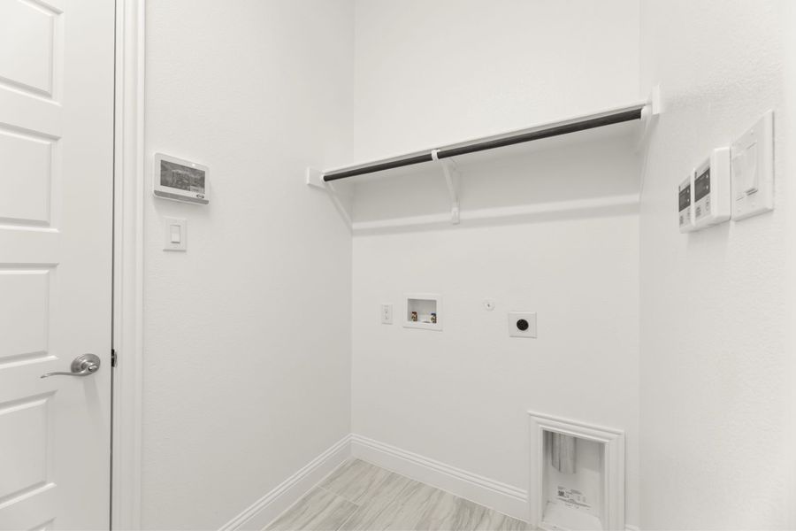 Spacious, unfurnished interior of a new home in Villas at Long Branch, Rowlett (Image 25). Spacious, unfurnished interior of a new home in Villas at Long Branch, Rowlett (Image 25).