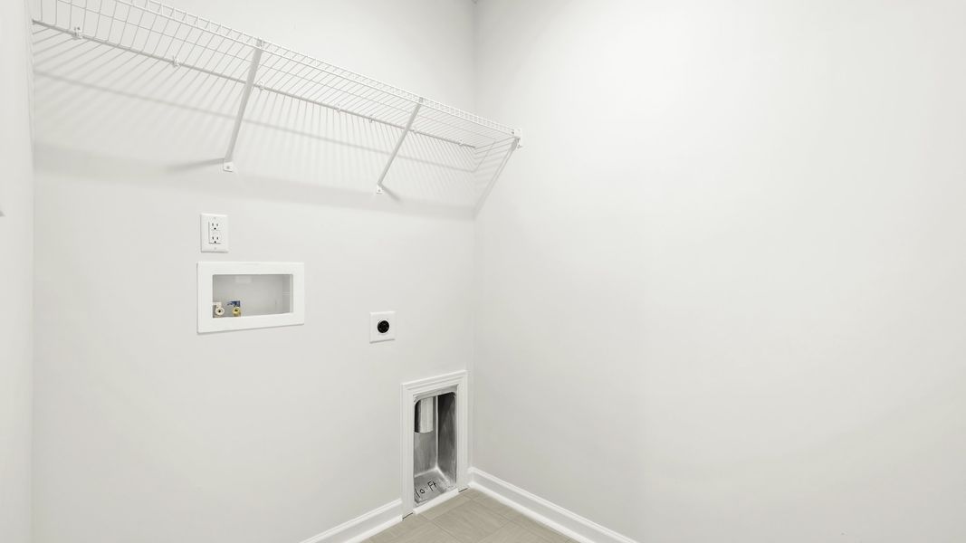 Spacious, unfurnished interior of a new home in Cambridge Park, Mebane (Image 14).