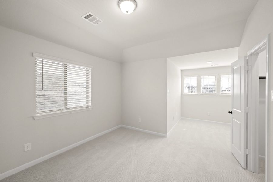 Spacious, unfurnished interior of a new home in Creekview Meadows, Pilot Point (Image 22).
