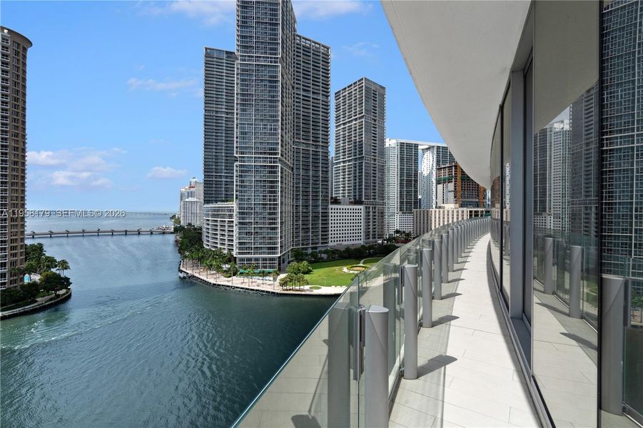 Condo located in Miami, FL showcasing its design and architecture (Image 19).