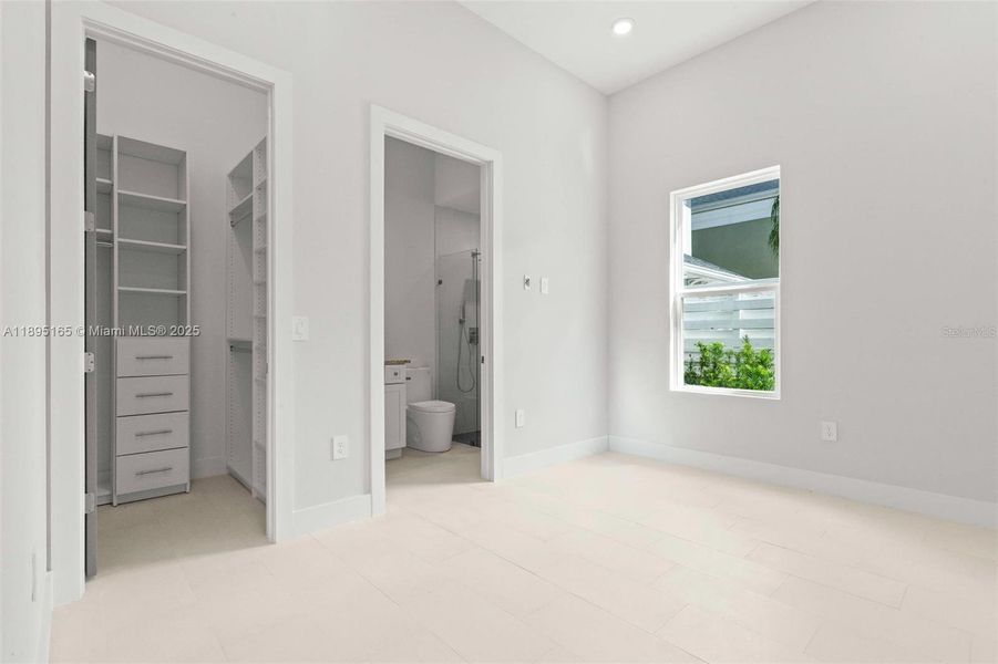 Spacious, unfurnished interior of a new home in Reunion Resort, Reunion (Image 31).