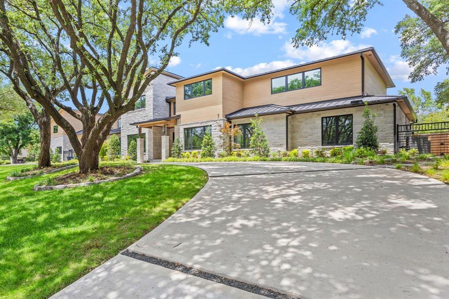 Front exterior of a new home in , Dallas, TX, highlighting curb appeal (Image 23). Front exterior of a new home in , Dallas, TX, highlighting curb appeal (Image 23).