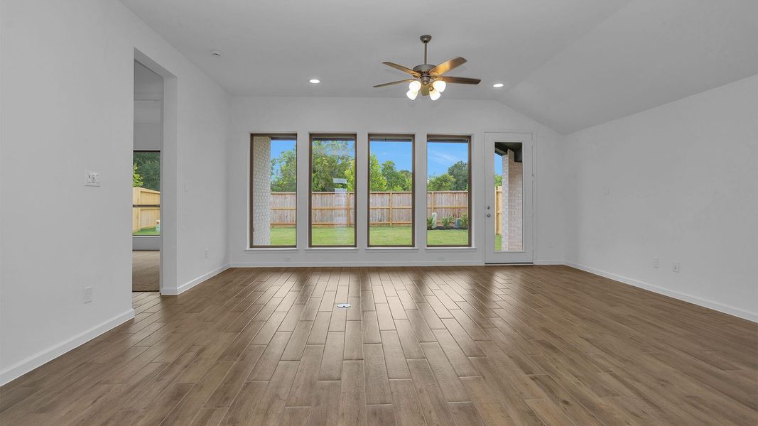 Spacious, unfurnished interior of a new home in Candela South 50', Richmond (Image 3).