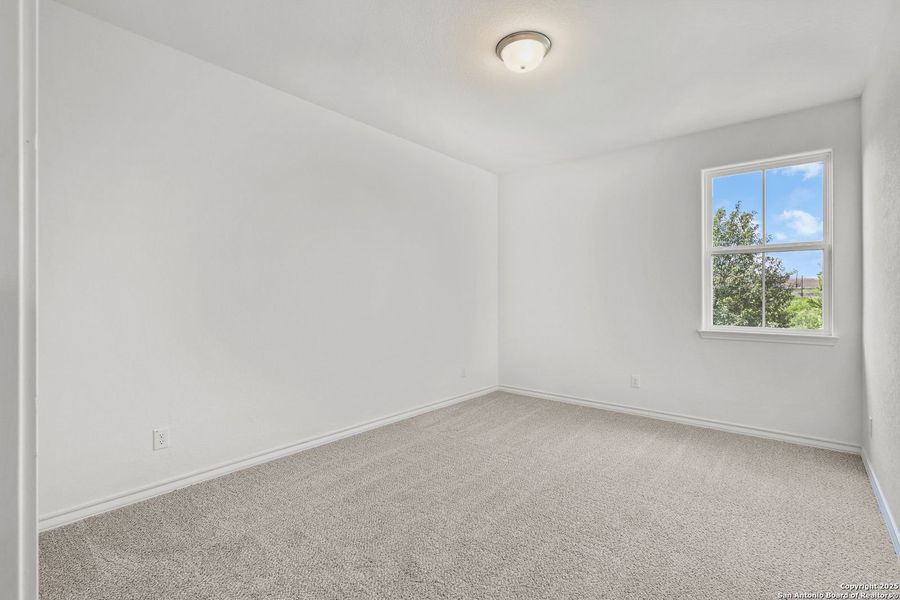 Spacious, unfurnished interior of a new home in Ladera, San Antonio (Image 38).