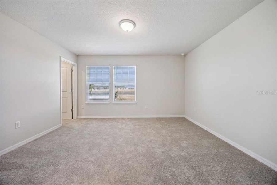 Spacious, unfurnished interior of a new home in , Winter Garden (Image 27).