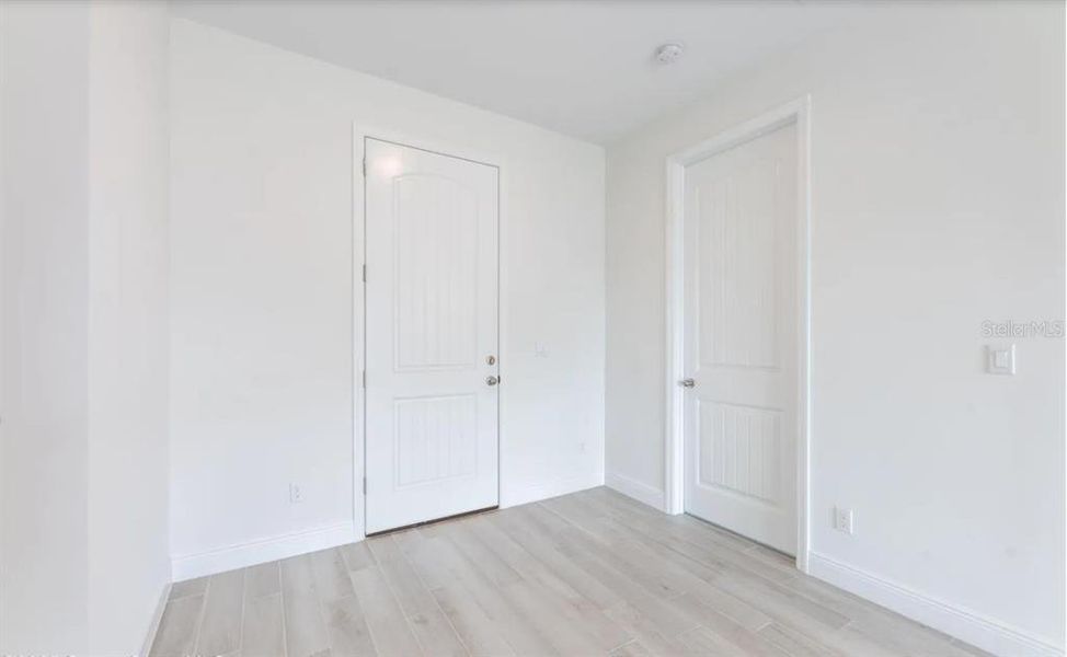 Spacious, unfurnished interior of a new home in , Palm Bay (Image 13).