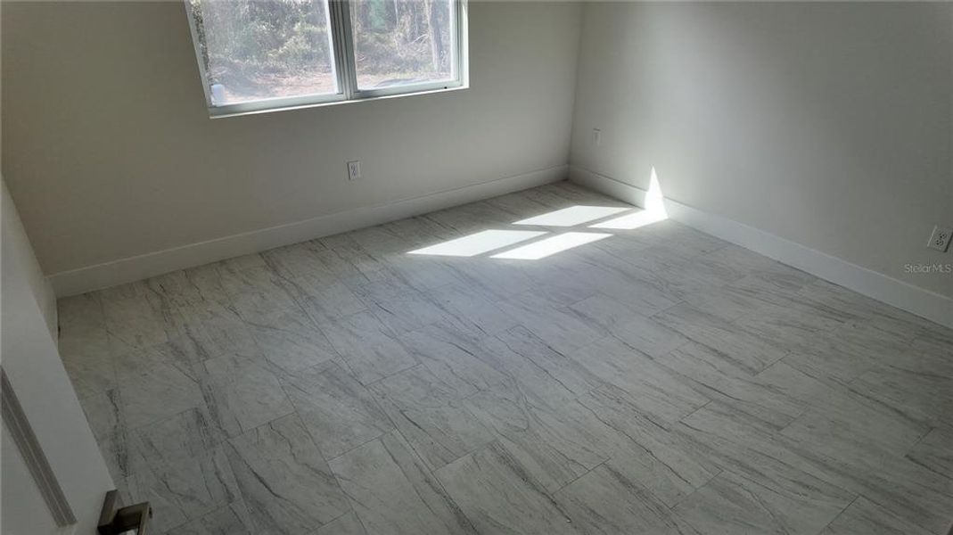 Spacious, unfurnished interior of a new home in , Dunnellon (Image 20).