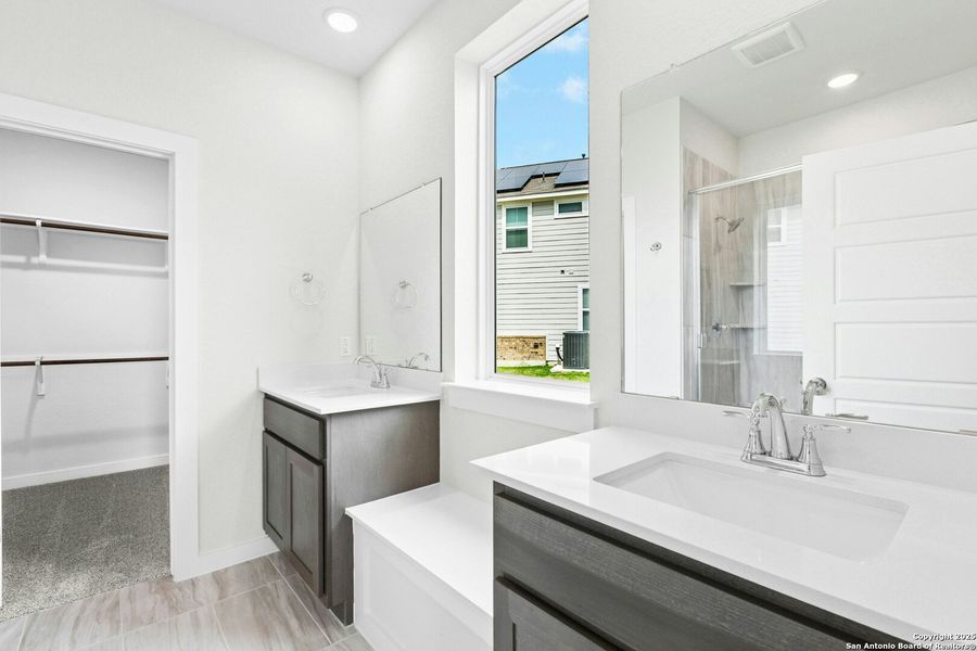 Furnished interior view inside a new home in Willowbrook, New Braunfels (Image 9).