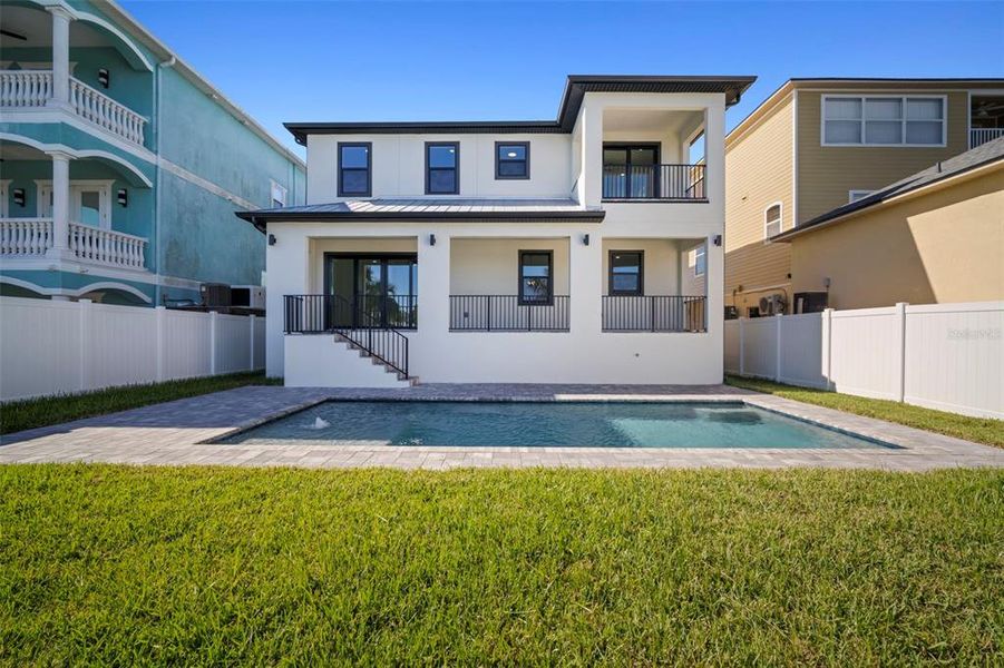 Exterior details and patio area of a home in , Apollo Beach (Image 4).