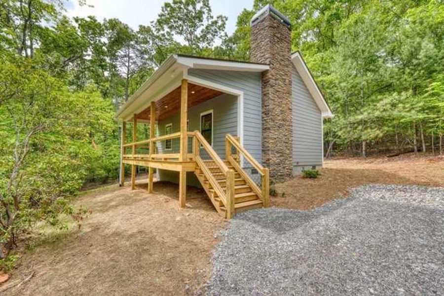 Exterior details and patio area of a home in , Blairsville (Image 22).
