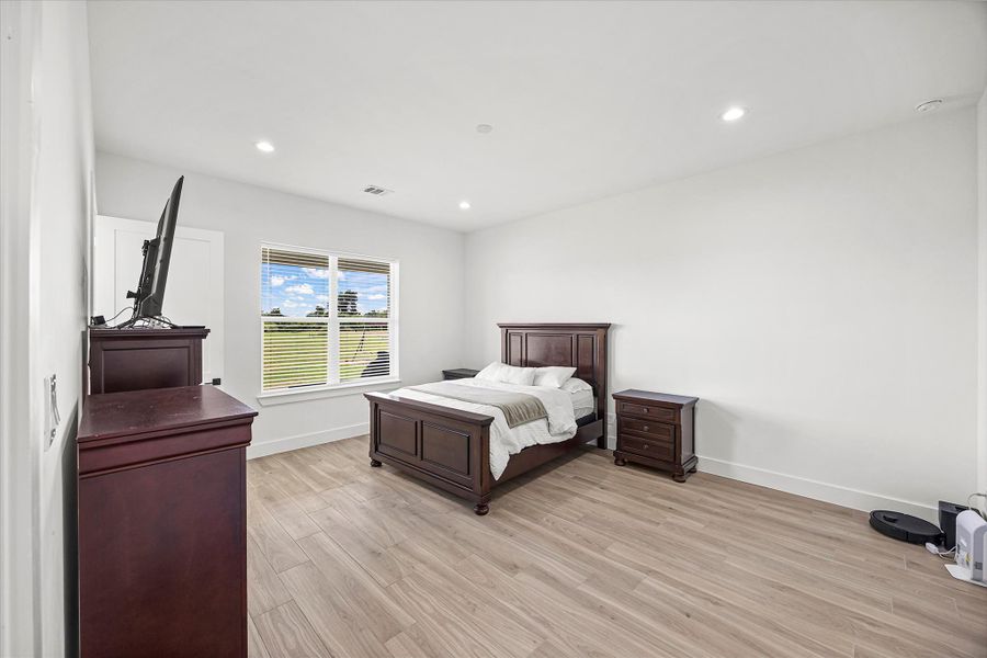 Furnished interior view inside a new home in , Baytown (Image 10).