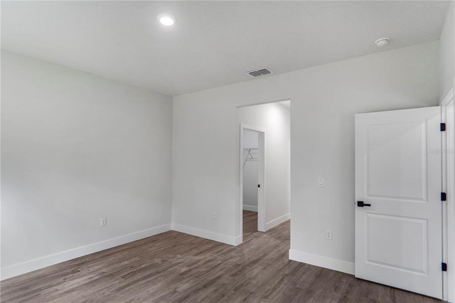 Spacious, unfurnished interior of a new home in , Citrus Springs (Image 23).