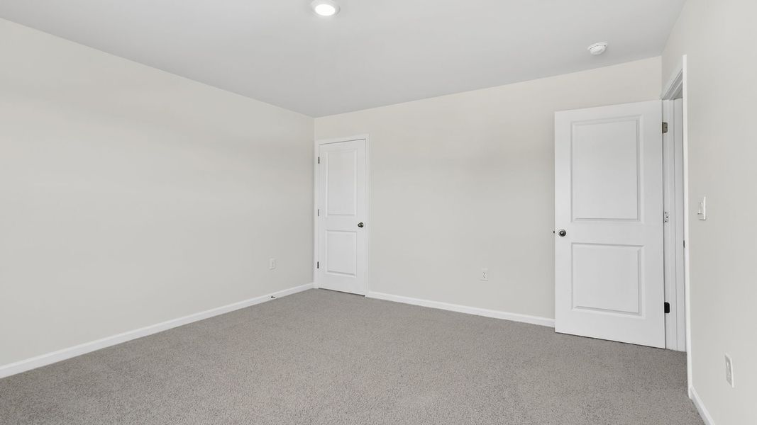 Spacious, unfurnished interior of a new home in Benjamin's Grove, Woodruff (Image 26).