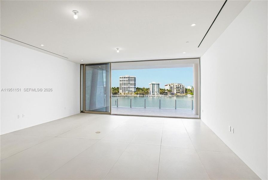 Spacious, unfurnished interior of a new home in , Miami (Image 18).