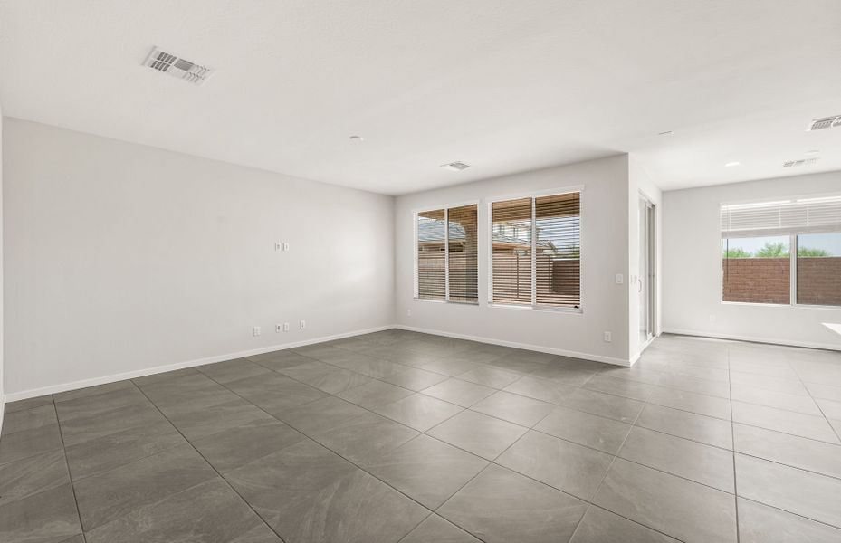 Spacious, unfurnished interior of a new home in Blossom Rock, Apache Junction (Image 13).