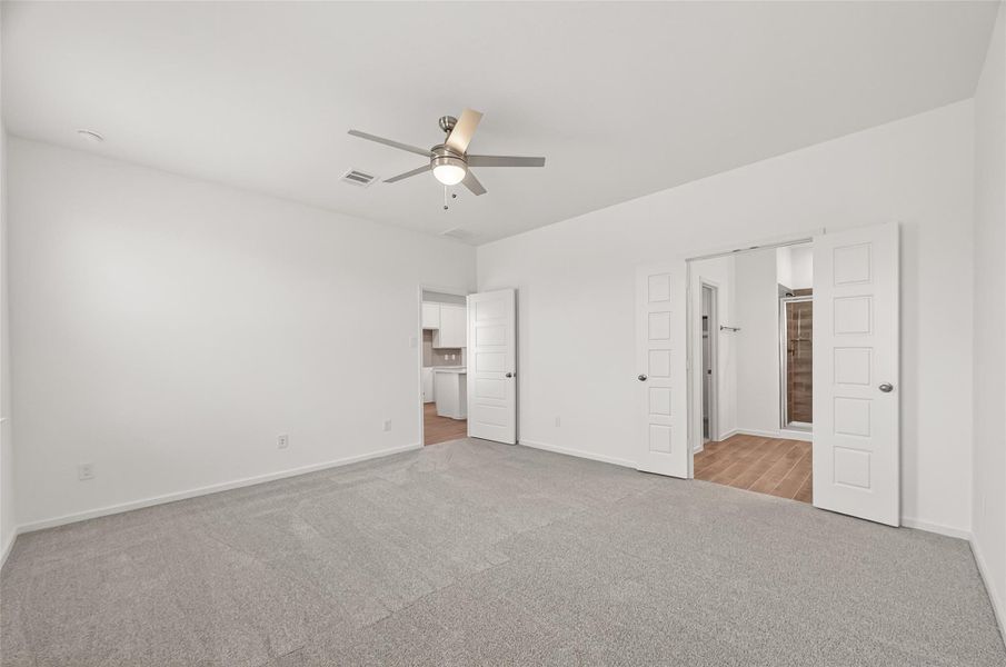 Spacious, unfurnished interior of a new home in , Iowa Colony (Image 25).
