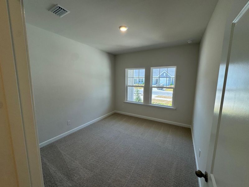 Spacious, unfurnished interior of a new home in , Summerville (Image 10).