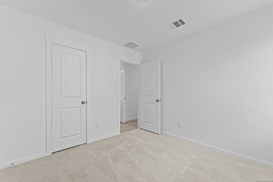 Spacious, unfurnished interior of a new home in Guadalupe Ridge, New Braunfels (Image 11).