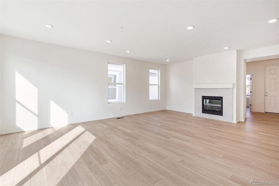 Spacious, unfurnished interior of a new home in Turnberry, Commerce City (Image 17).