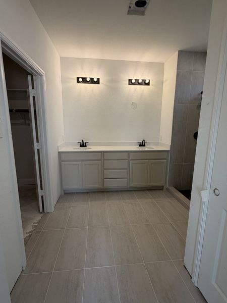 Spacious, unfurnished interior of a new home in Stoneview, Glen Rose (Image 6). Spacious, unfurnished interior of a new home in Stoneview, Glen Rose (Image 6).