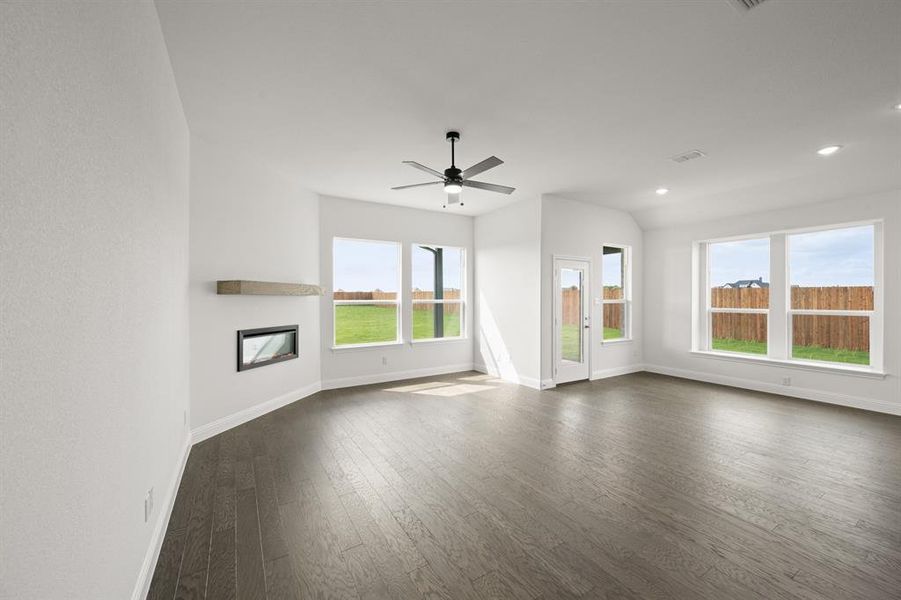 13_121 Grey wolf- Living Room-1