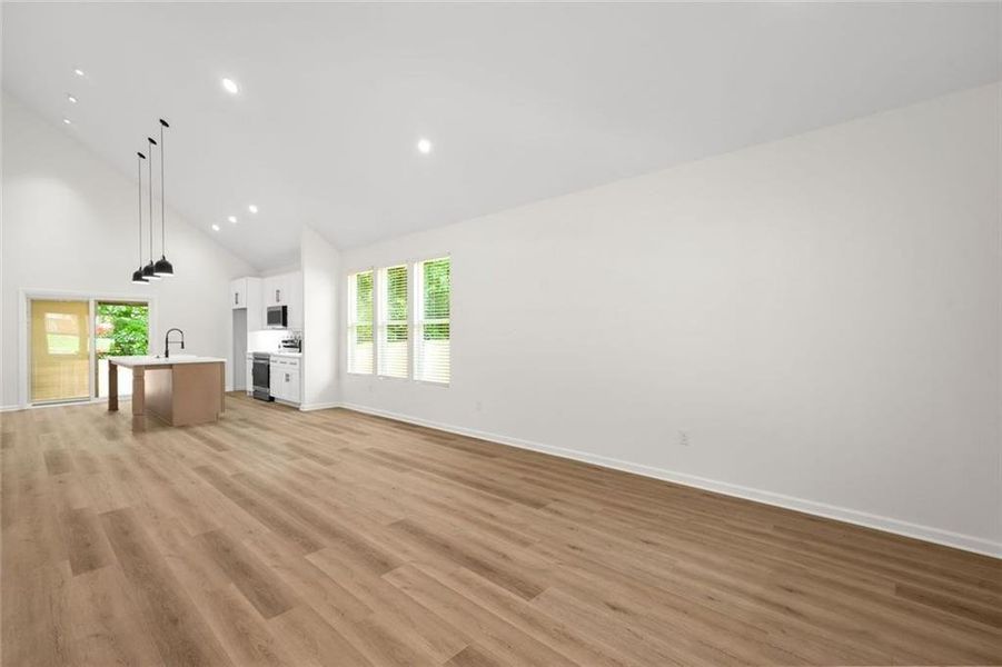 Spacious, unfurnished interior of a new home in , Atlanta (Image 21).