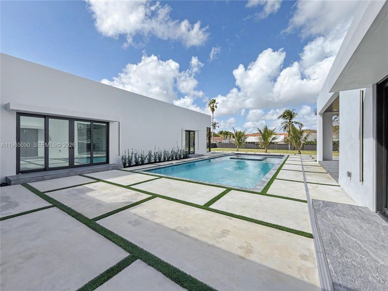 Exterior details and patio area of a home in , Miami (Image 23).