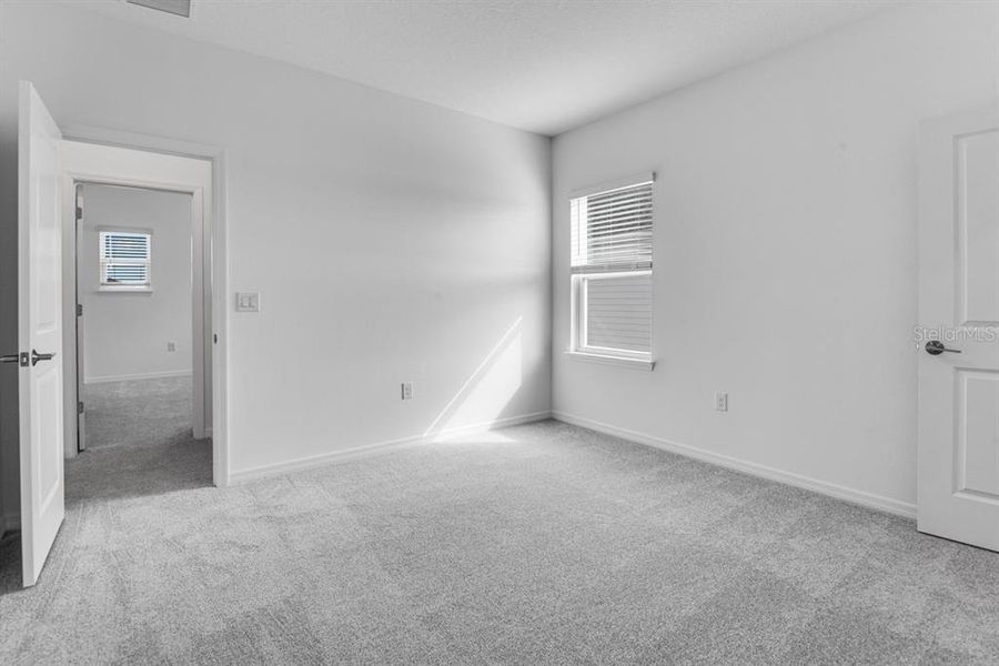Spacious, unfurnished interior of a new home in Ardisia Park, New Smyrna Beach (Image 43).