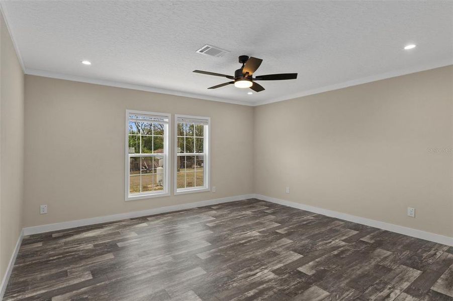 Spacious, unfurnished interior of a new home in , Dade City (Image 41).