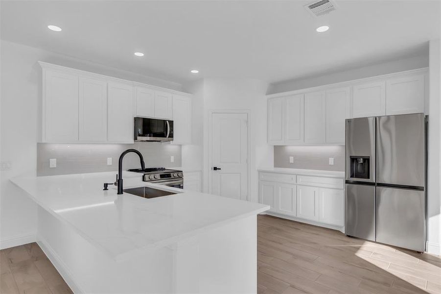 Furnished interior view inside a new home in , Alvarado (Image 11).