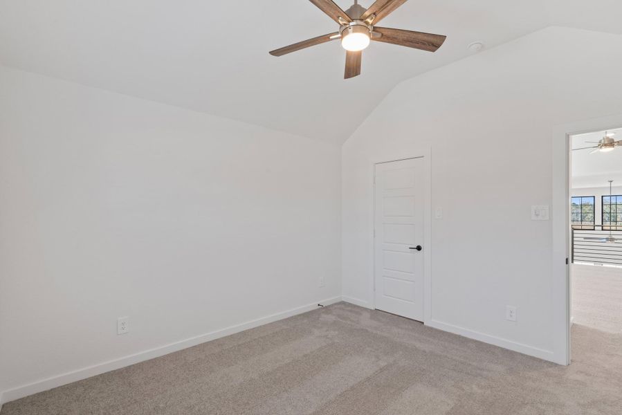Spacious, unfurnished interior of a new home in Lone Star Landing, Montgomery (Image 27).