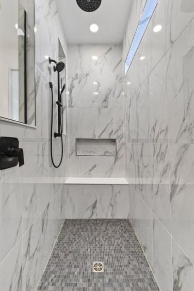 Lot68–13814DalradaAve_shower Lot68–13814DalradaAve_shower