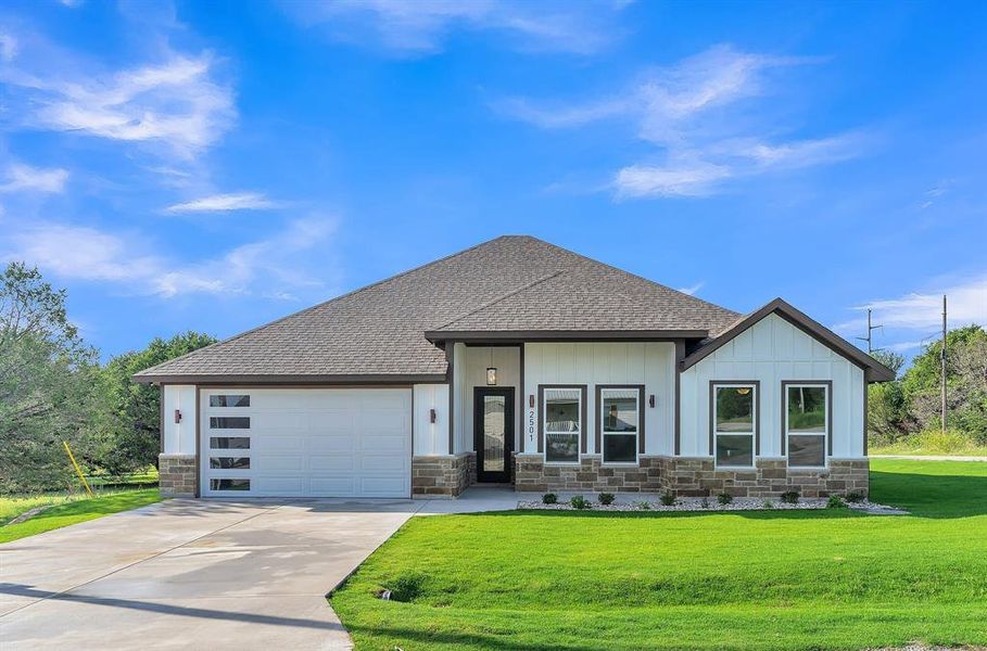 Front exterior of a new home in , Granbury, TX, highlighting curb appeal (Image 1). Front exterior of a new home in , Granbury, TX, highlighting curb appeal (Image 1).