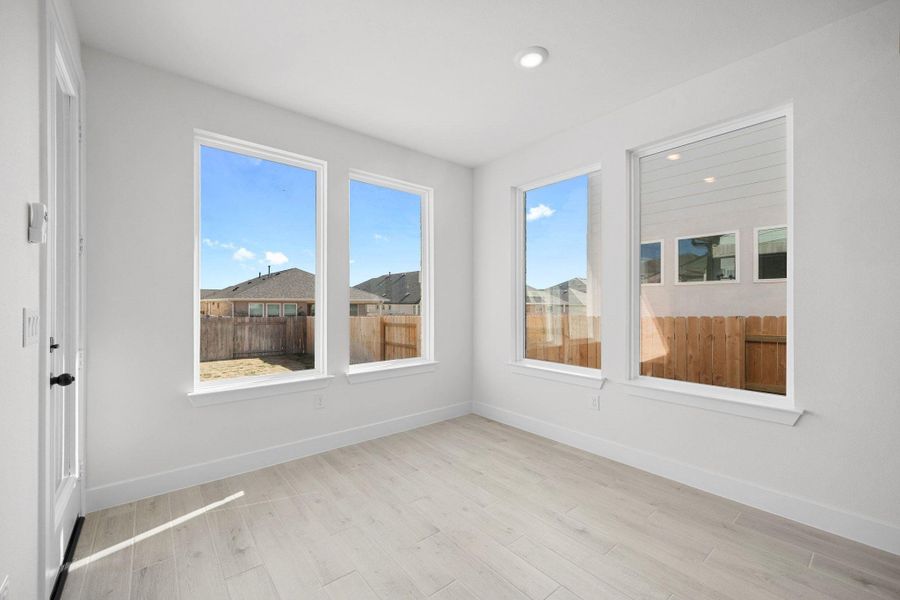 Spacious, unfurnished interior of a new home in Nolina, Georgetown (Image 26).