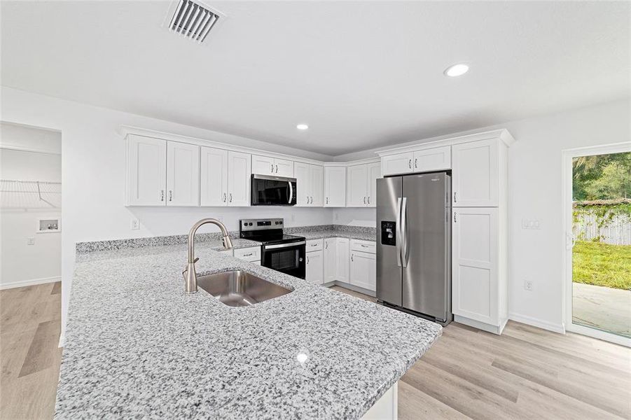 Furnished interior view inside a new home in , Dunnellon (Image 41).