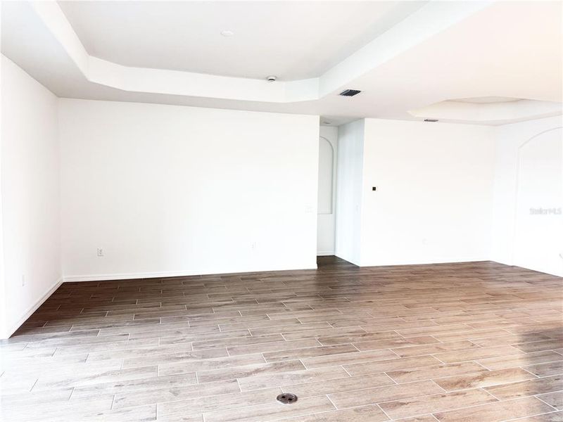 Spacious, unfurnished interior of a new home in Heritage Landing: Executive Homes, Punta Gorda (Image 13). Spacious, unfurnished interior of a new home in Heritage Landing: Executive Homes, Punta Gorda (Image 13).