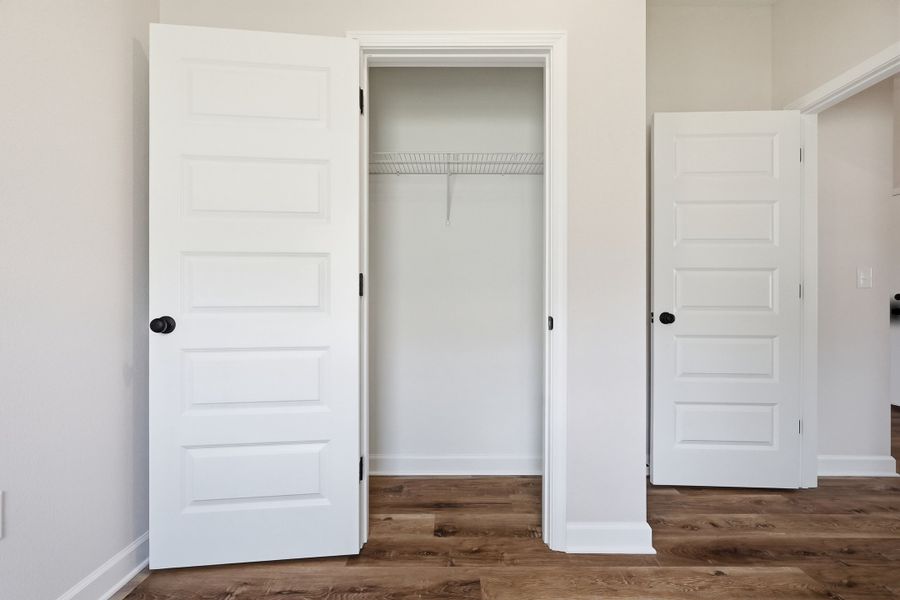 Spacious, unfurnished interior of a new home in Barton's Bend, Crestview (Image 36).