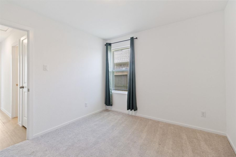 Spacious, unfurnished interior of a new home in Samara, League City (Image 22).