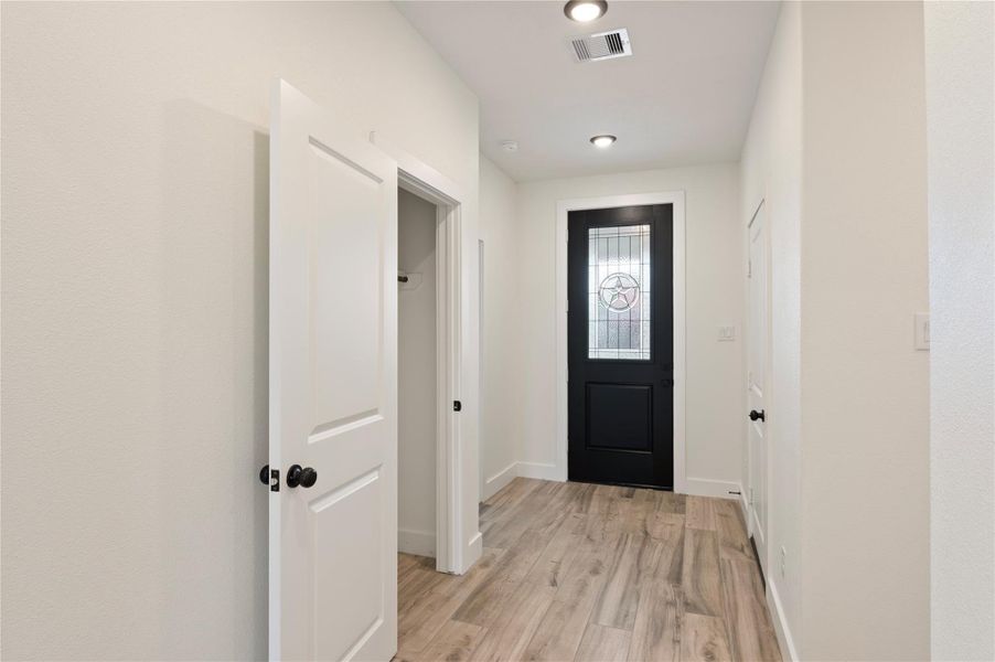 Spacious, unfurnished interior of a new home in , Texas City (Image 25).